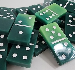 Tuiles de dominos en résine Double 6, emballage personnalisé, jeu de table de jeu et de loisirs, ensemble de dominos en résine personnalisé haute brillance avec points - Product Image 3