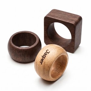 Anneaux de serviette en bois faits à la main, élégants supports de table pour restaurants, hôtels, mariages et décoration de table raffinée - Product Image 1