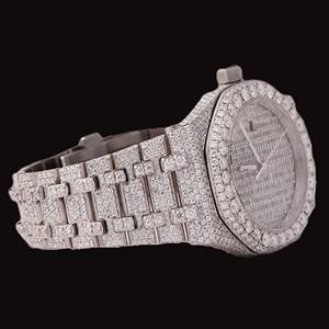 Reloj de Hombre con Caja Redonda de Diseño Único, Completamente Adornado con Diamantes Moissanite, Oro Blanco, Acero Inoxidable, Fecha Automática - Product Image 4