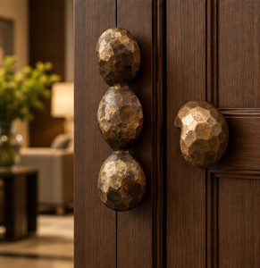 Bouton de meuble rond martelé, finition bronze antique, poignée décorative texturée pour porte, quincaillerie de mobilier - Product Image 2