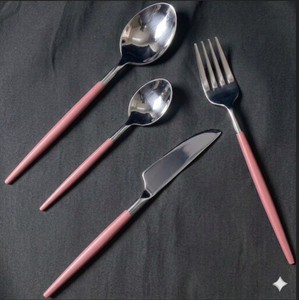 Vaisselle de location pour restaurants et hôtels, idéale pour mariages, avec manche rose poli miroir, comprenant cuillère, fourchette et couteau. - Product Image 5