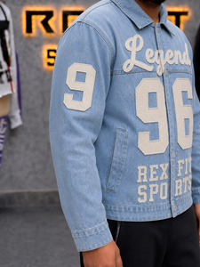 Veste en jean unisexe personnalisée, style streetwear oversize, effet délavé, avec broderie et patchs numérotés, OEM ODM - Product Image 3