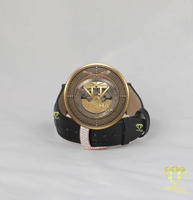 Montre-bracelet de luxe pour homme avec bracelet en cuir noir, boîtier doré, cadran élégant en cristal – Bijou de mode haut de gamme, idéal pour la vente en gros et comme cadeau.