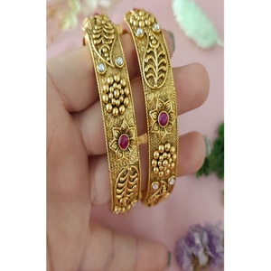 Elegante brazalete de latón chapado en oro de calidad premium con moissanita, hermoso brazalete para mujeres y niñas, colección para bodas. - Product Image 1