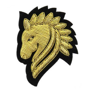 Insignias bordadas a mano en tela de lona con hilo de alambre para blazers, con colores y logotipos personalizados para uniformes - Product Image 3