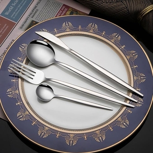 Ensemble de couverts élégants en argent brillant, 4 pièces : comprenant un couteau de table, une fourchette de table, une cuillère à soupe et une cuillère à café - Product Image 3