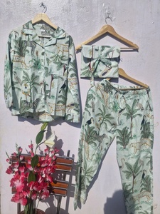 Conjunto de Pijama de Algodón con Estampado Artesanal: Ropa de Dormir con Estampado de Selva India y Bolsillo - Product Image 2
