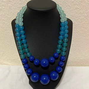 Collar de cuentas de resina de diseño, hecho a mano, de lujo moderno, troquelado, regalo de negocios, joyería para damas - Product Image 1