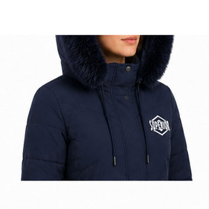 Veste parka d'hiver pour femmes tendance avec construction coupe-vent et imperméable et silhouette élégante et fine pour marque de mode haut de gamme - Product Image 3