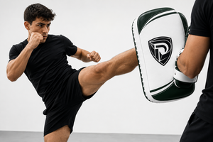 Cibles de frappe en cuir blanc et vert pour l'entraînement de Taekwondo – Conception durable - Product Image 3