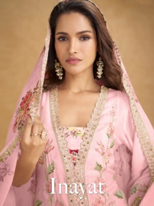 Traje Salwar Chinon Real de Diseñador Gulkayra Inayat en Oferta, con Bordado de Lentejuelas y Trabajo de Espejo Hecho a Mano para Bodas - Product Image 5
