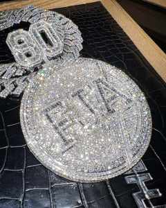 Collar con Colgante Redondo FJA Hecho a Mano, Acabado en Oro Blanco, Estilo Iced Out, con 80 Moissanitas en Forma de Corona - Product Image 6