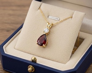Collier pendentif goutte d'eau grenat rouge fait main en platine avec placage or 14 carats, bijou de luxe protecteur et apaisant, cadeau pour femme - Product Image 5