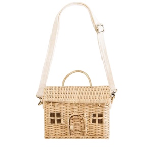 ÉXITO DE VENTAS Casa Bag de Ratán Natural Disponible en Dos Tonos Casa Móvil para Muñecas Holdie Folk Techo y Puerta - Product Image 1