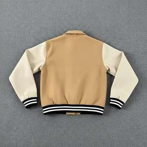 Veste universitaire tendance fabriquée en laine de qualité supérieure et manches en cuir, broderie élégante et doublure confortable, unisexe. - Product Image 4