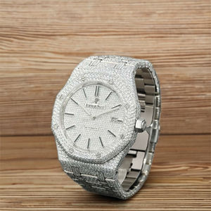 Montre Moissanite de précision-100% réglée à la main par des artisans indiens hautement qualifiés, montre Bling Moissanite de style de rue à faible coût - Product Image 1