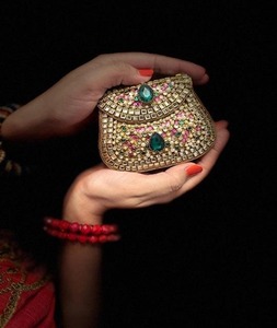 Bolso de mano ovalado de arte popular para mujer, artesanía natural, mosaico de nácar y Kundan multicolor - Product Image 3