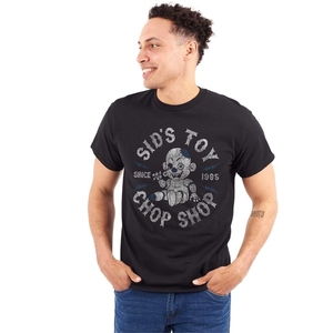 Camiseta gráfica de Sid's Toy Chop Shop |   Camiseta aterciopelante con diseño de muñeca de terror inspirada en el horror para hombres y mujeres - Product Image 1