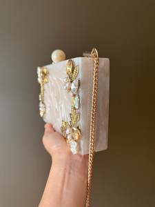 กระเป๋าคลัทช์เรซิ่นทำมือรูปนกฮูกเคลือบเงาสำหรับงานแต่งงานตอนเย็น - Product Image 2