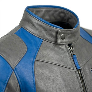 Chaqueta de cuero refinada para hombre, diseñada para la moda urbana, con ajuste cómodo, bolsillos funcionales y apariencia premium. - Product Image 4