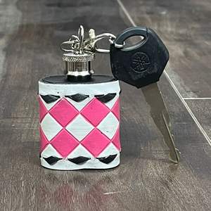 Nouvel Arrivage Mini Flasque à Cuir Faite Main à Motif Damier Coloré, Porte-clés en Cuir Véritable, Accessoire Promotionnel - Product Image 4