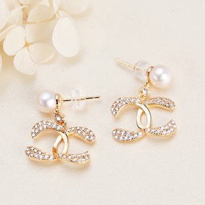 Pendientes Largos de Lujo Ligero, Estilo Retro, Diseño de Temperamento Dulce con Microincrustaciones de Circonita y Perla de Agua Dulce - Product Image 2