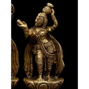 Petite sculpture en laiton de Radha Krishna faite à la main de 3 pouces fabriquée en Inde - Product Image 1