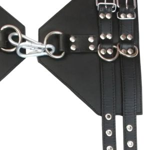 ชุดอุปกรณ์หนังสำหรับผู้เริ่มต้นเล่น BDSM สีดำ พร้อมกุญแจมือ ปลอกคอ ไม้ตี และอุปกรณ์เสริม - กันน้ำ 100% และเป็นมิตรกับสิ่งแวดล้อม - Product Image 3