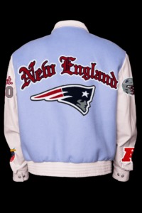 เสื้อแจ็คเก็ตวาร์ซิตี้ New England Patriots ผ้าขนสัตว์และหนังสไตล์อังกฤษโบราณ สีฟ้าอ่อนขาว - Product Image 2