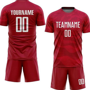 Ensemble d'uniformes de football personnalisables pour hommes – Maillot et short sur mesure pour équipes, ligues, clubs – Durables et légers - Product Image 1