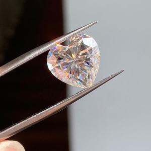 Venta al por mayor de joyas sueltas sintéticas (creadas en laboratorio) con forma de corazón, certificadas por IGI, HPHT CVD, de 1.53ct/1.02ct, con perforación láser y claridad VVS, en varios colores. - Product Image 4