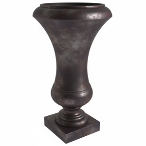 Urne de jardin artisanale en métal, vase d'extérieur antique avec base carrée pour la décoration de fleurs et de plantes vertes - Product Image 1