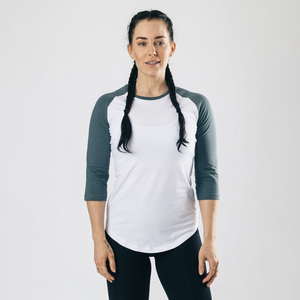 เสื้อยืดผู้หญิงทรงสลิมฟิต แขนสามส่วน ดีไซน์เรียบหรู สวมใส่สบาย ผ้าฝ้าย 100% ระบายอากาศได้ดี เหมาะสำหรับฤดูร้อน - Product Image 1