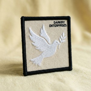 Écusson thermocollant personnalisé brodé à la machine, symbole religieux Alpha et Oméga, fond beige, badge rectangulaire pour vêtements et vestes - Product Image 2