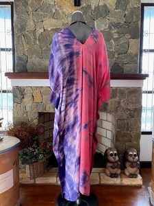 Caftán de Rayón Shibori Tie Dye, Vestido Abstracto Estilo Boho, Prenda Artística, Corte Holgado y Fluido, Atuendo de Resort para Mujer - Product Image 2