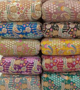 Tissu en viscose pure à motif Paisley imprimé avec broderie florale indienne pour vêtements ethniques et textiles de mariage - Product Image 3