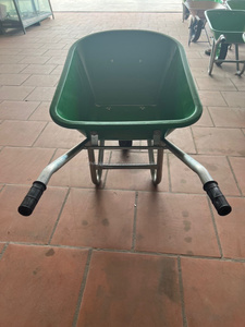 Carretilla de Alta Calidad PhuLong Global Fabricada en Vietnam, Rueda Neumática Resistente, Bandeja de Plástico y Metal, Garantía de 3 Años para Jardín - Product Image 5
