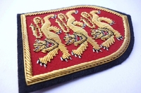 Badges brodés à la main personnalisés, insignes d'uniforme, patchs brodés, badges logo, fabricant OEM ODM en gros