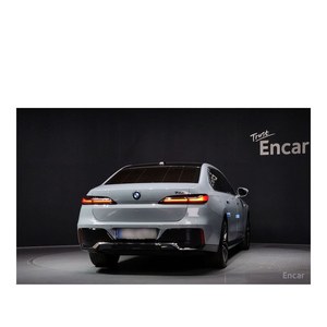 BMW Serie 7 740i SDrive M Sport 2023, Volante a la Izquierda, Caja de Cambios Automática, 32,379 km - Product Image 4
