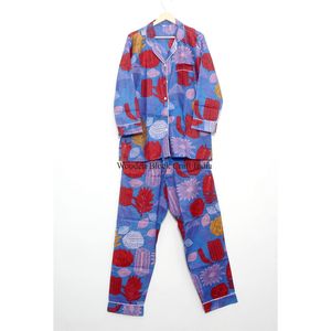 Conjunto de Pijama de Algodón Orgánico de Lujo para Mujer, Estampado Floral, Ropa de Dormir Larga con Logotipo Frontal, Regalo Perfecto para Dormir - Product Image 4