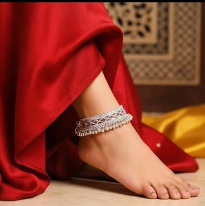 Chaîne de cheville réglable pour femme, plaquée or 10K, style bohème, avec strass en cristal et pompon de perles, bijou cadeau - Product Image 1