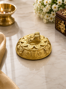 Ídolo de Vishnu Padam chapado en latón puro de Jaipur Metals |   100% Latón |   5 x 5 x 2 cm |   38 g |   Pooja, Decoración para Templos y Regalos - Product Image 5