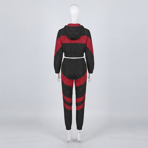 Conjunto Deportivo de Invierno REDDITO para Mujer, Estilo Urbano, en Nailon Negro, con Capucha, Corte Ajustado, Transpirable, en Poliéster Tejido - Product Image 3