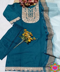 สินค้ามาใหม่ ชุดผ้าฝ้ายสลับลายปักแบบตัดต่อ ดีไซน์ล่าสุด เสื้อผ้าทอสำหรับงานเทศกาล พร้อมผ้าคลุมไหล่ ราคาขายส่ง สไตล์ชาติพันธุ์ - Product Image 4