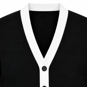 Cardigan d'hiver pour femme, col en V, en acrylique tricoté, avec appliques, couleur personnalisable, design universitaire, boutons de sororité - Product Image 3