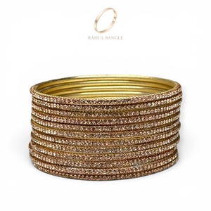 Nuevo Juego de Brazaletes de Acero Inoxidable de Lujo Ligero, Chapados en Oro, con Acabado de Diamantes de Imitación Brillantes para Mujer, Precio al por Mayor - Product Image 4