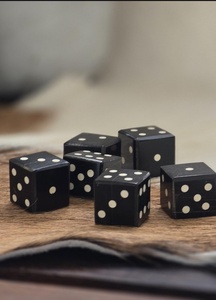 Dés à six faces en corne noire faits à la main, dés de jeu en corne viking, dés historiques médiévaux pour LARP, ensemble de dés, fabricant en gros - Product Image 6