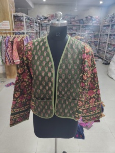 Manteau long pour femme à imprimé floral, col en V, devant ouvert, style bohème, vêtement d'extérieur décontracté, manches longues, tissu polyester, CADEAU POUR ELLE - Product Image 1