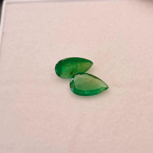 Par de esmeraldas naturales de Zambia, corte pera, 2.72 ct, piedra preciosa de buena calidad, buen brillo, color verde agradable, pulido perfecto para joyería. - Product Image 1