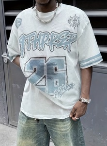 เสื้อยืดแขนสั้นลายกราฟิกเบสบอลสำหรับผู้ชาย ทรงปกติ คอวี ผ้าทอ พิมพ์ลายดิจิทัลด้านหน้า ดีไซน์ 'THRSP' ระบายอากาศได้ดี - Product Image 5